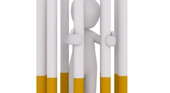 La pericolosità del fumo di sigaretta, uccide metà dei consumatori.