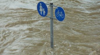 Danni per le abbondanti piogge, il lago di Como straripa.