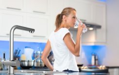Come ottenere acqua depurata dal rubinetto della cucina